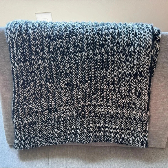 Gap Infinity Scarf - Picture 2 of 5